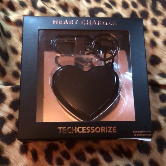 Techcessorize by Mixbin Accessories - Portable phone charger by Mixbin